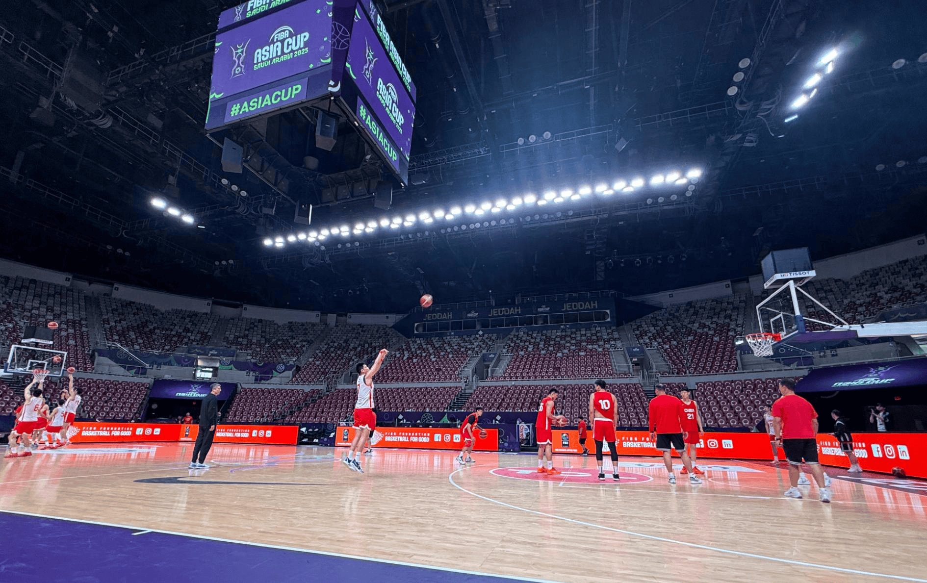 关于山东男篮训练开放日，国际比赛日临场应变引欢呼，法国杯在即，阵容厚度经受考验的信息